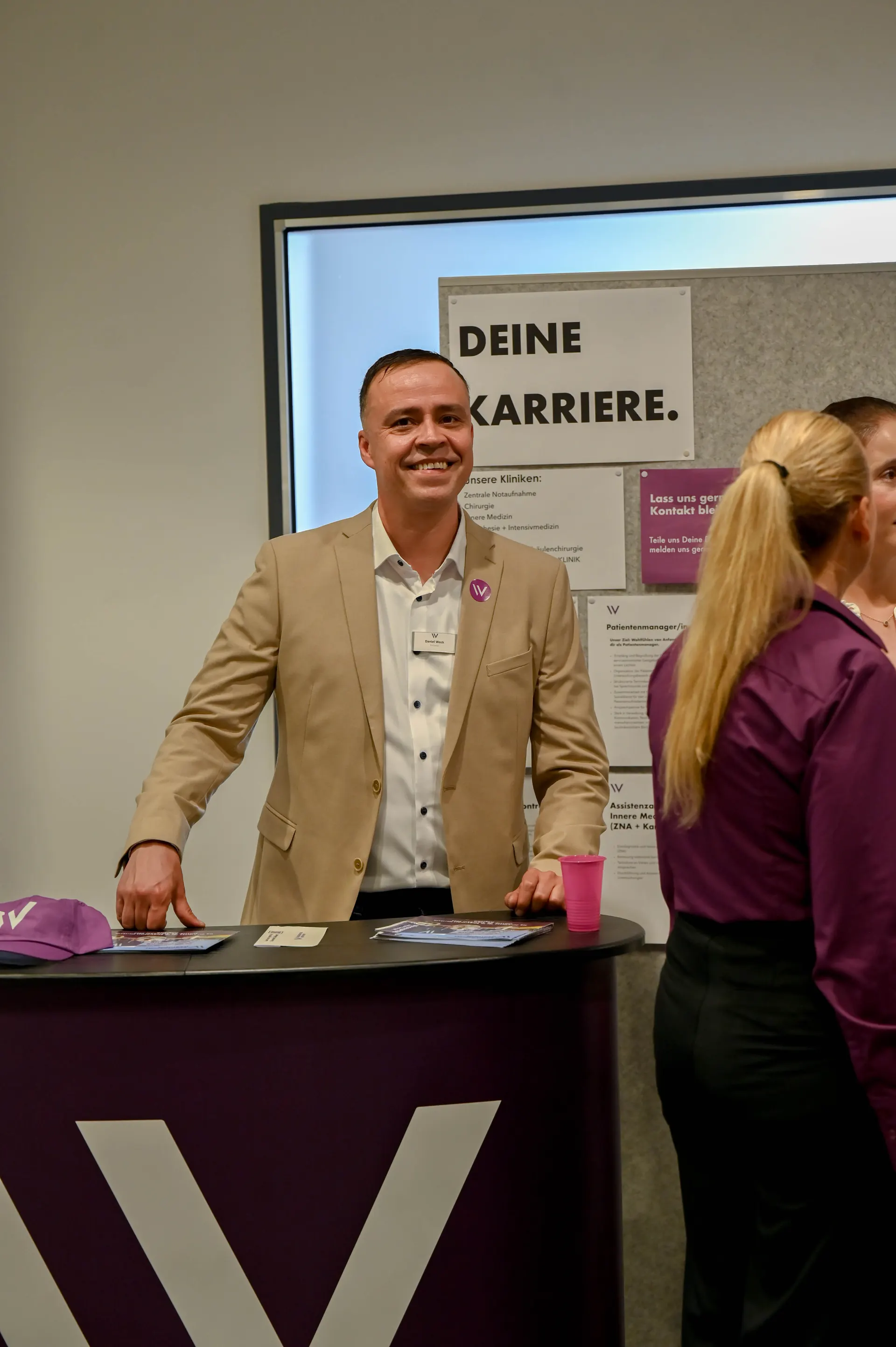 Collaboratore di Weight Doctors® allo stand «La Sua carriera» durante la giornata a porte aperte